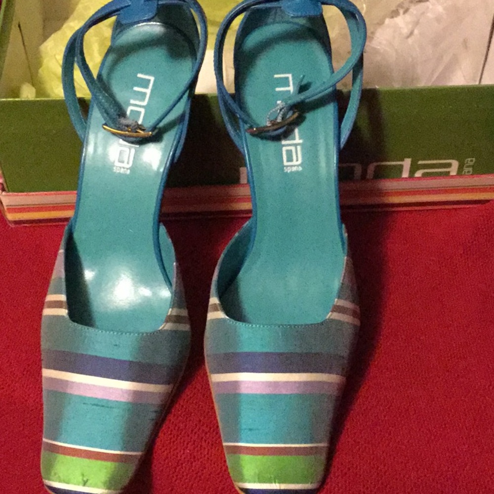 Trendy striped dressed shoes